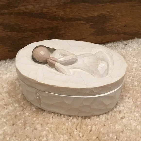 Willow Tree “Angel of Prayer” Prayer/Keepsake Box - Picture 4 of 10